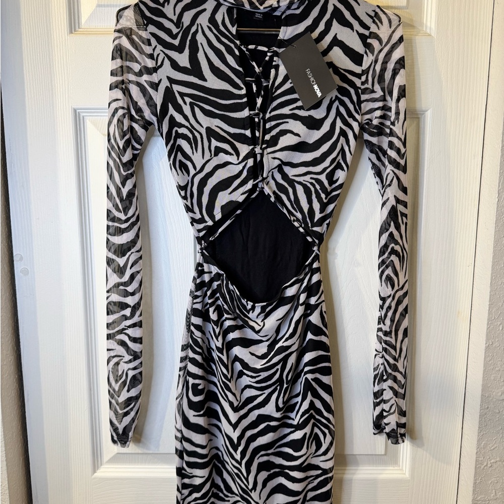Fashion Nova Black and‎ White Zebra Long Sleeve Dress